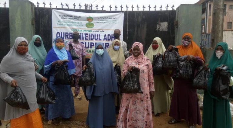 [Eid al-Adha]: Malaysia women group distributes Eid meat, cash gift to Muslim families in Lagos