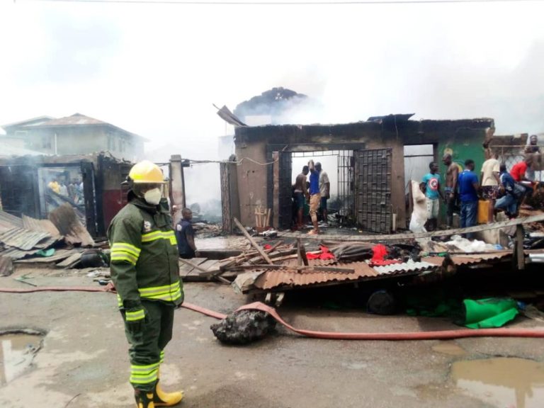 JUST IN: Fire razes market in Mushin, Lagos