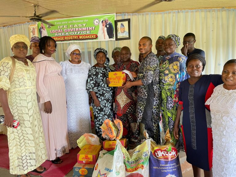 Ife East Local Government Endorses Adeleke for 2nd term as they welcome Bamikole  Omishore into the fold